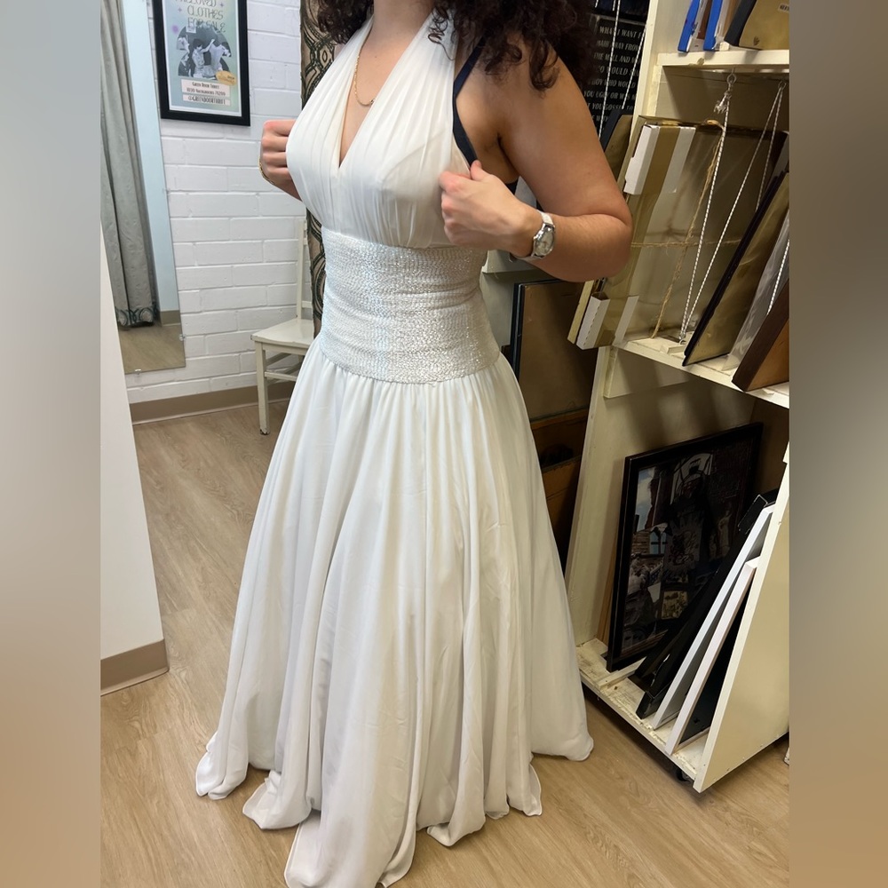 White long dress size between 6-8 no size tag